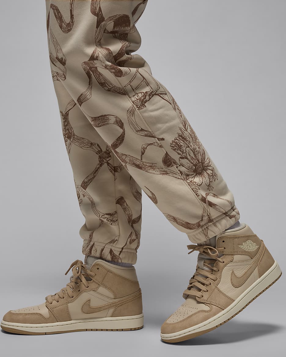 Jordan Brooklyn Fleece Women s Printed Pants. Nike